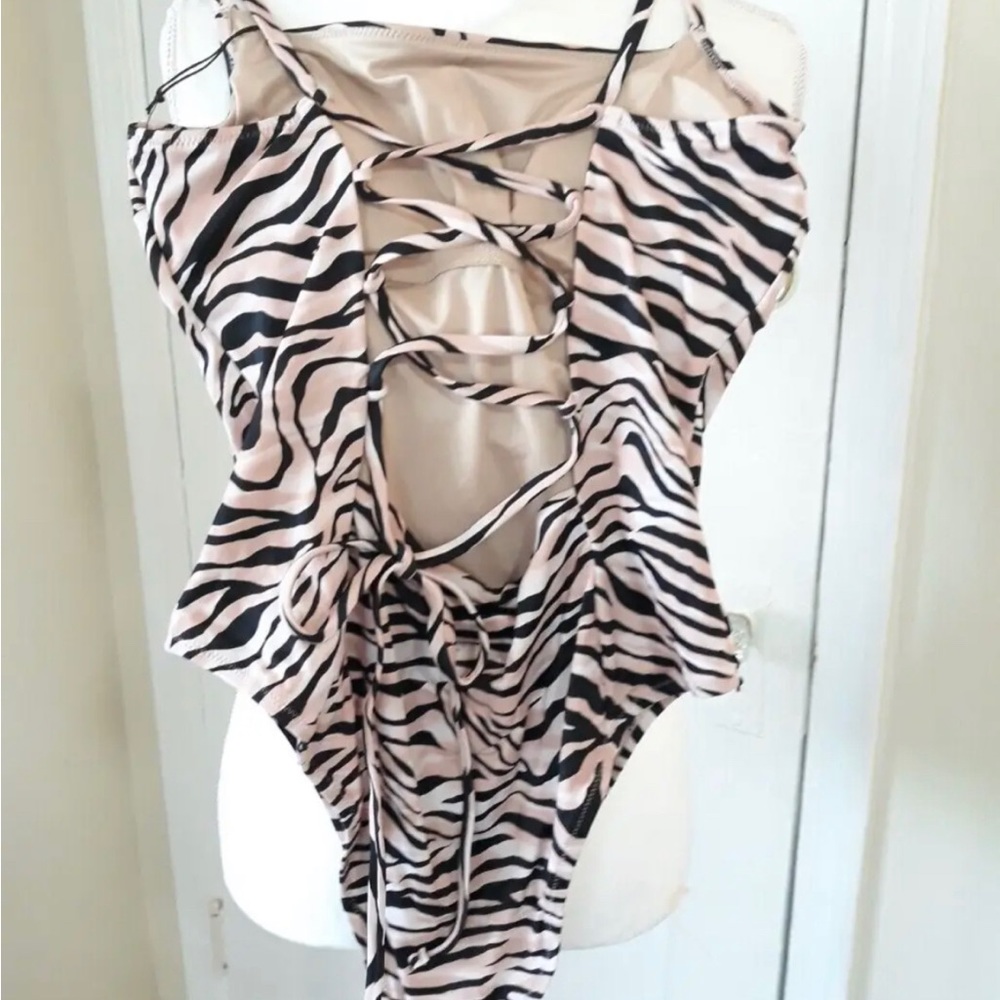 SHADE & SHORE One Piece Tiger Stripe Swimsuit Size Medium (8-10) New - Picture 6 of 8
